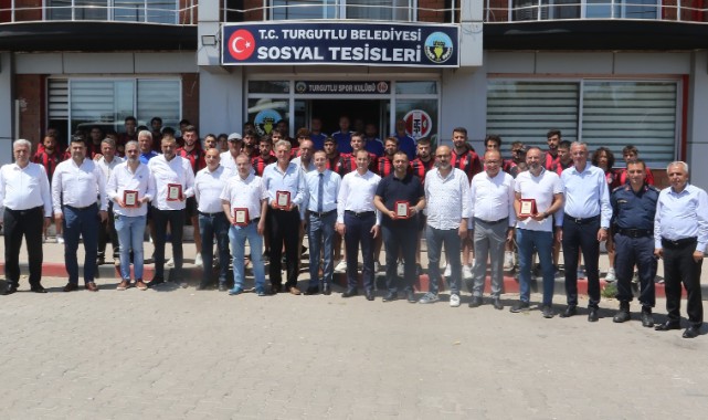 Turgutluspor dan eski başkanlara teşekkür plaketi GÜNCEL Turgutlu Yankı