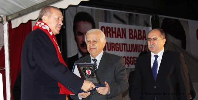  - hayirseverlere-basbakan-erdogan-dan-plaket