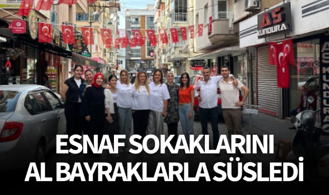 Esnaf sokaklarını albayraklarla süsledi