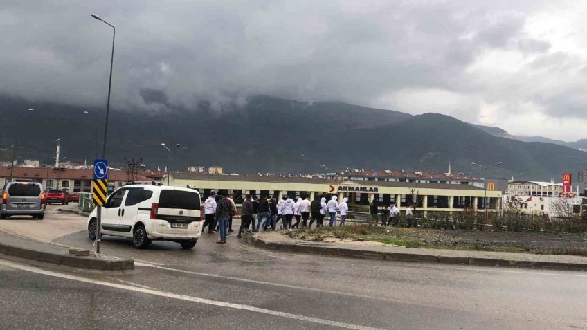 Galatasaray ve Göztepe taraftarları birbirine girdi:2 yaralı!