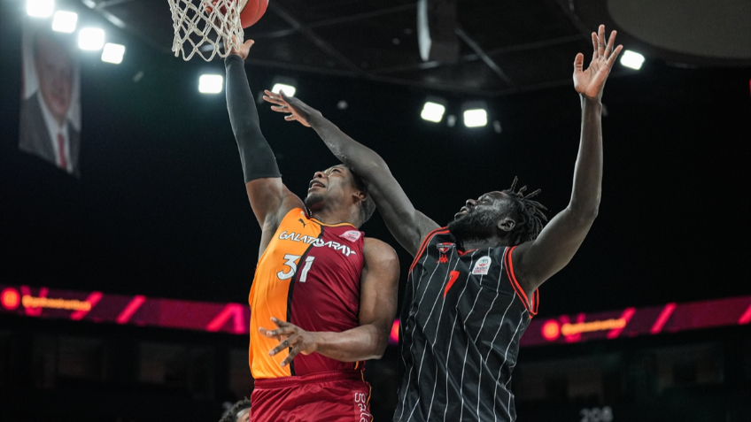 Manisa Basketbol, Galatasaray Basketbol Takımı ile Karşı Karşıya Geldi