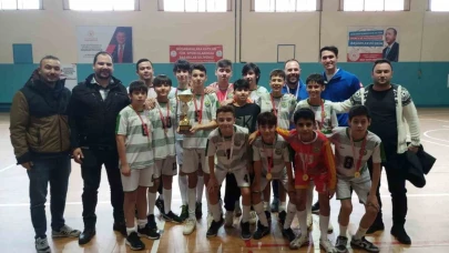 Futsalda şampiyon Spil Ortaokulu oldu