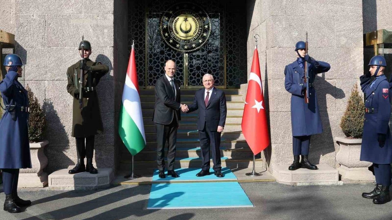 Milli Savunma Bakanı Güler Macar mevkidaşı Bobrovniczky ile görüştü