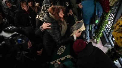 Kadıköy’de bıçaklanarak öldürülen İtalyan şefin oğlu son yolculuğuna uğurlandı