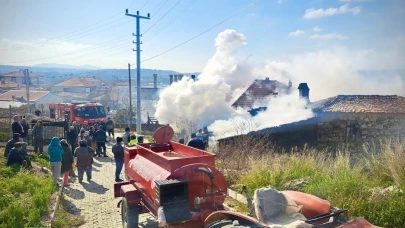 İzmir'de yangın: İtfaiye ve mahallelinin yardımlaşmasıyla söndürüldü!