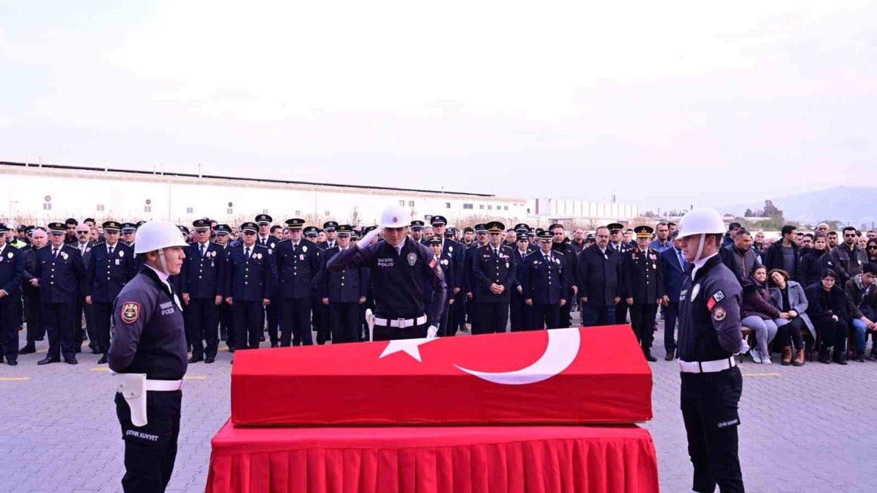 Geçirdiği kalp krizi sonucu hayatını kaybeden polis memuru için tören düzenlendi