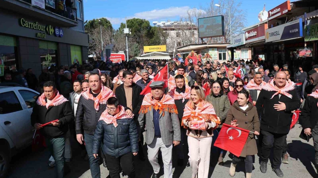 Bozdoğan’da Deve Güreşi Fesivali öncesi renkli kortej