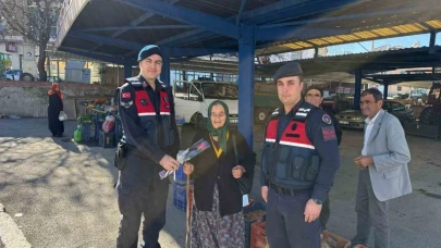 Gördes’te jandarma ekipleri şehit annelerini unutmadı