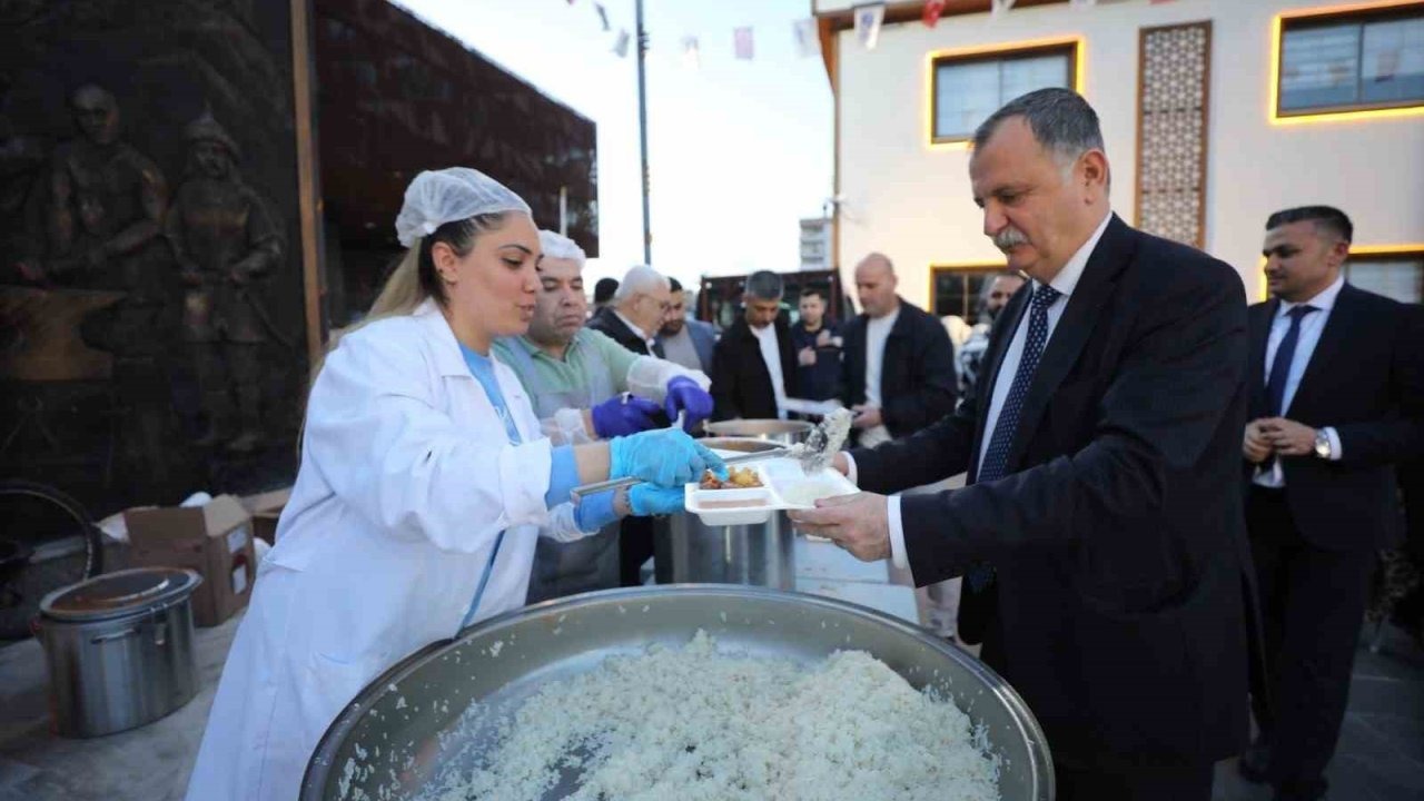 Yunusemre Belediyesi iftarda buluştu