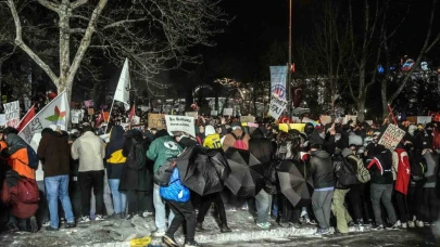 Saraçhane’den Taksim’e yürümek isteyen grup ile polis arasında gerginlik!