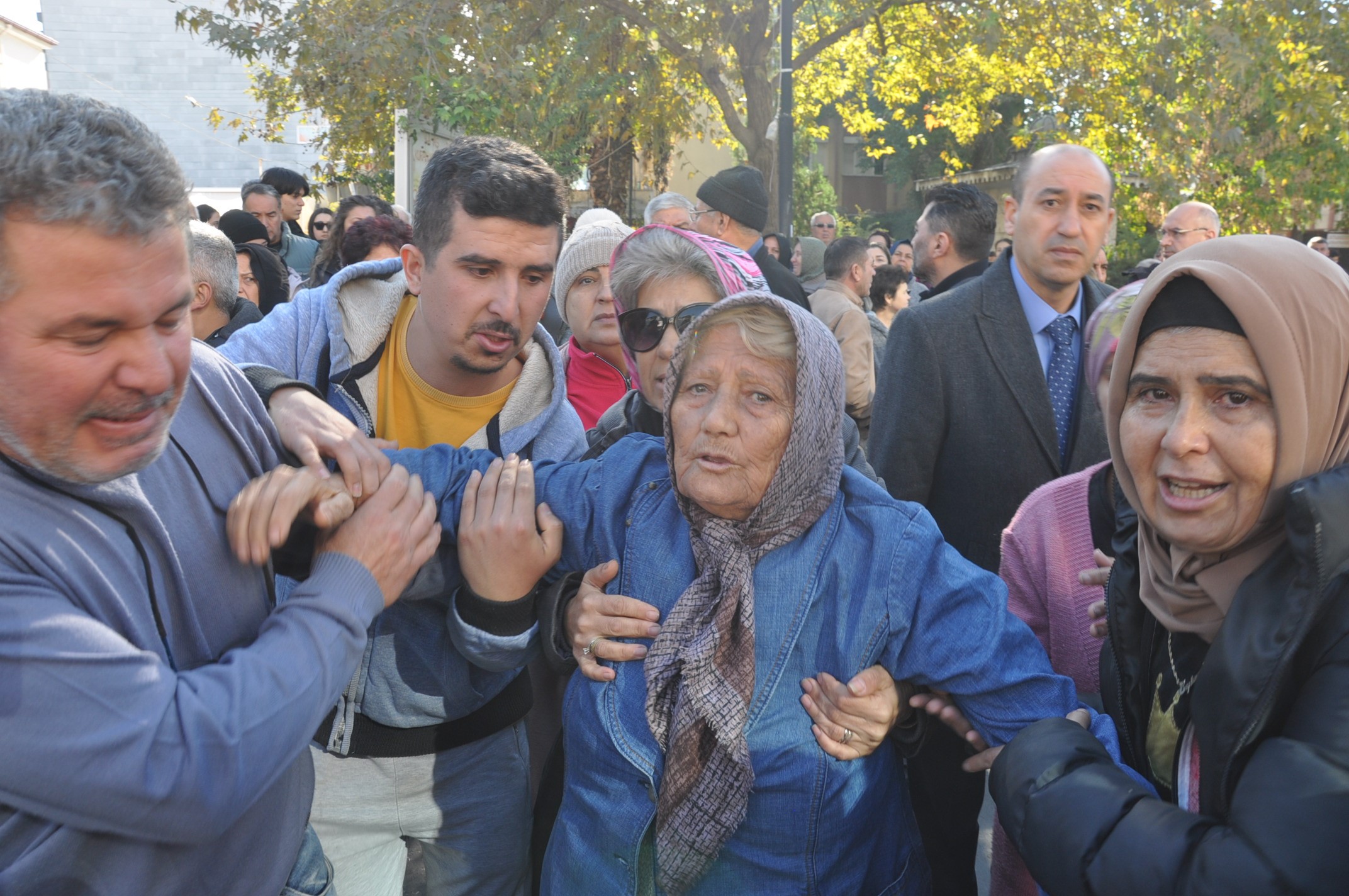 Cinayete kurban giden anne-kız toprağa verildi