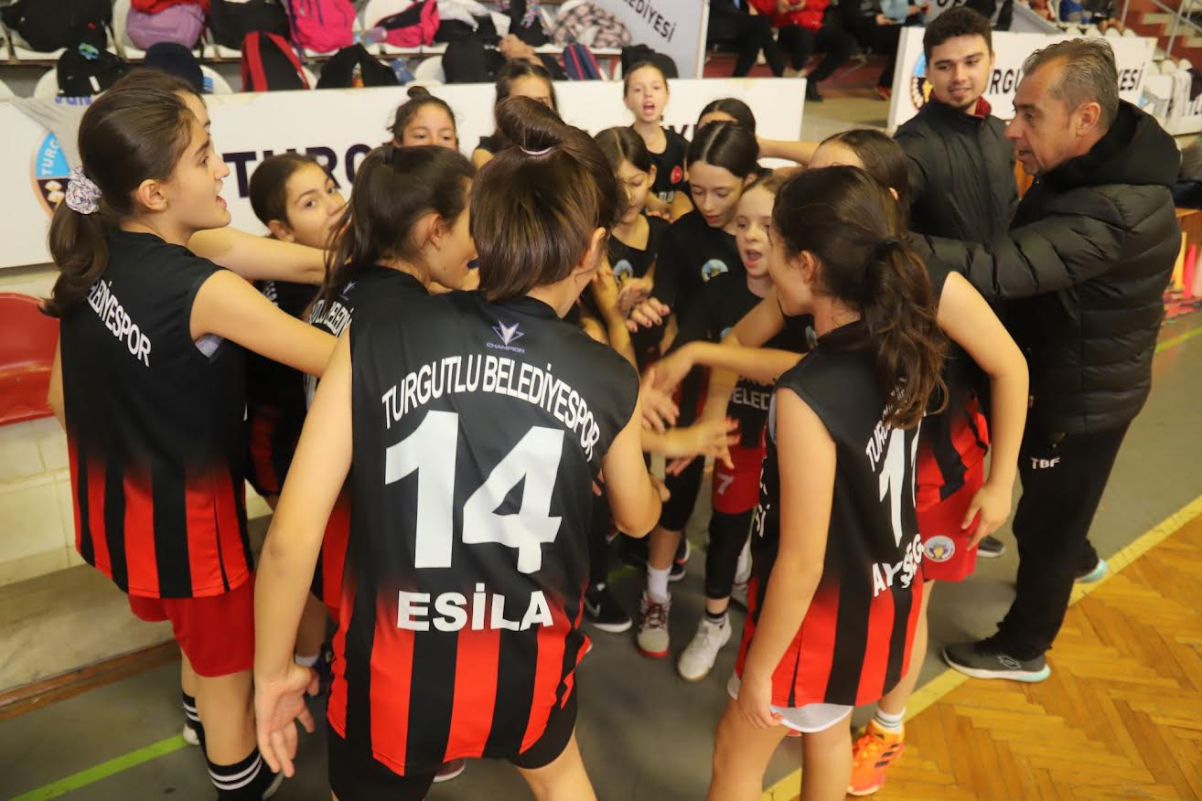 Turgutlu'da ara tatile özel basketbol turnuvası