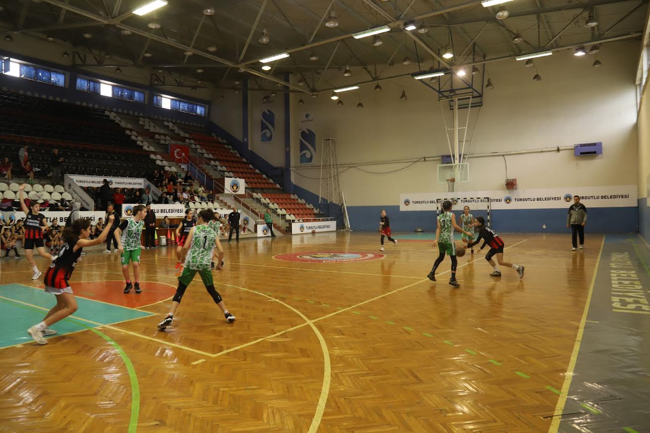 Turgutlu'da ara tatile özel basketbol turnuvası