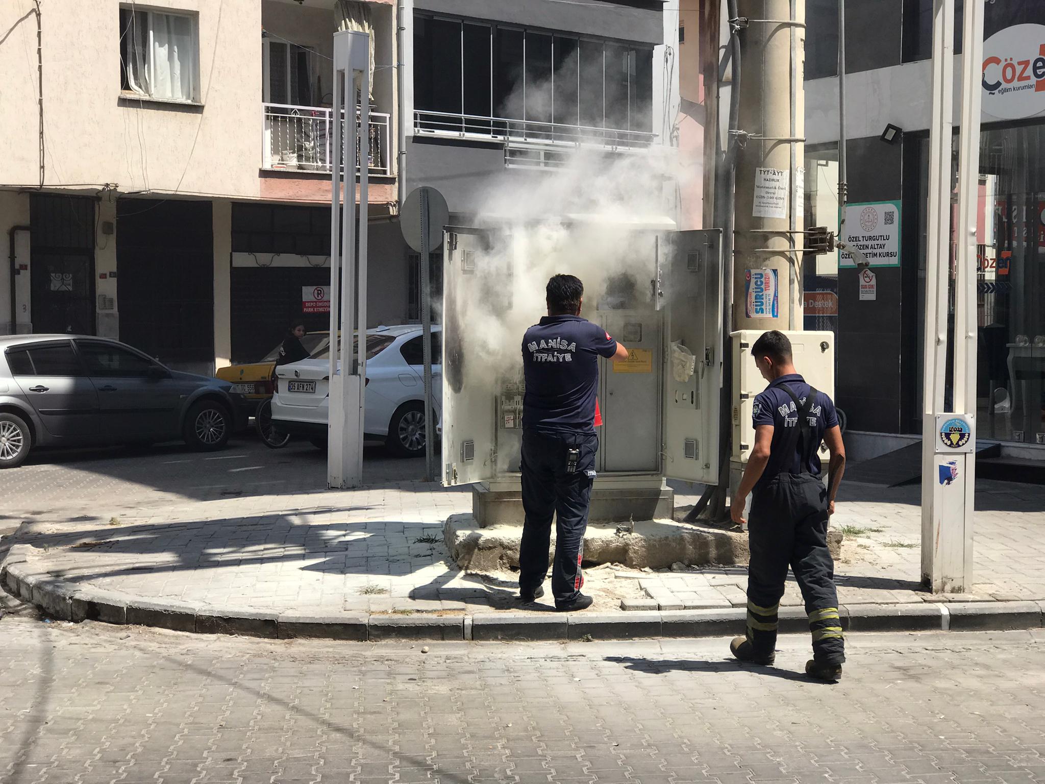 Turgutlu'da korkutan yangın! Trafodan dumanlar yükseldi..