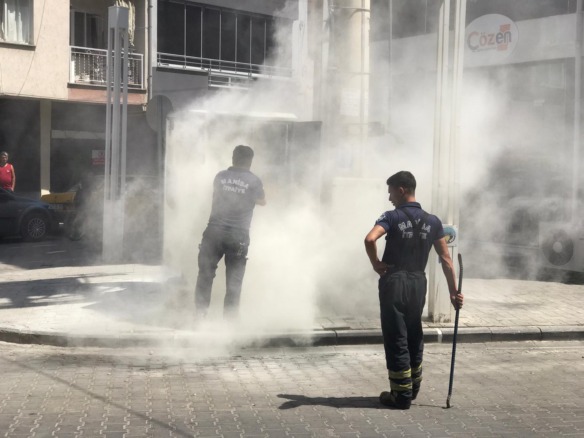 Turgutlu'da korkutan yangın! Trafodan dumanlar yükseldi..