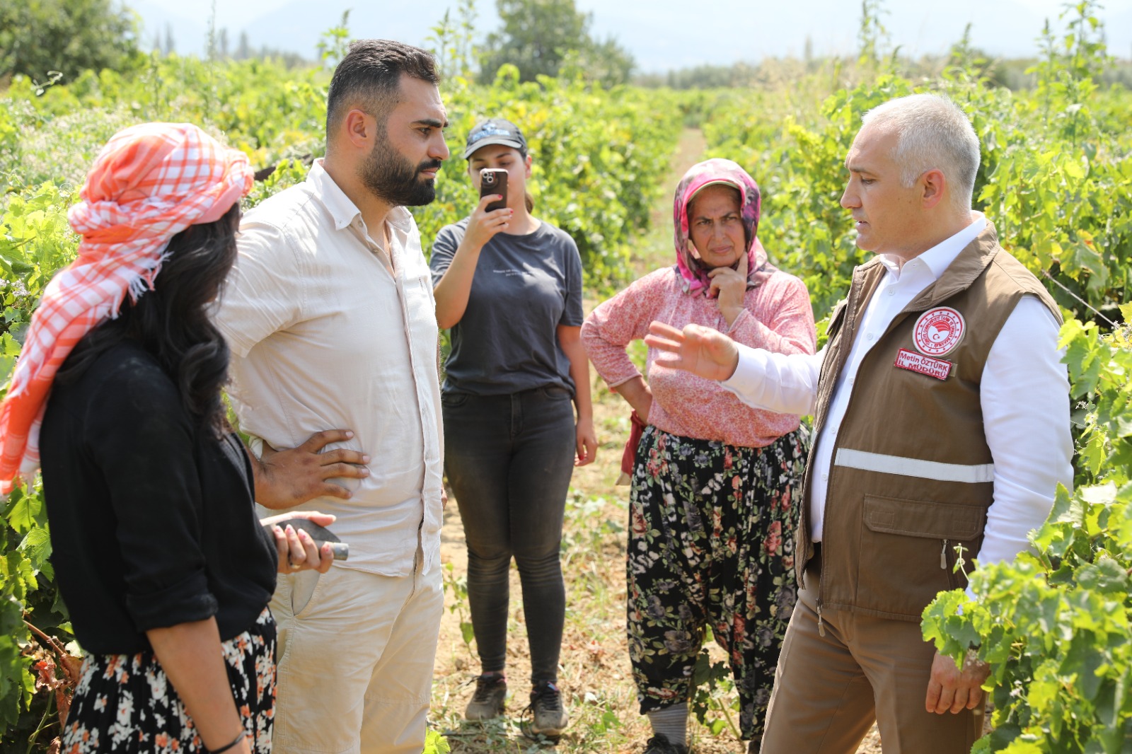 İl Tarım ve Orman Müdürü Öztürk Turgutlu'da Sultani Çekirdeksiz Üzümü tanıttı