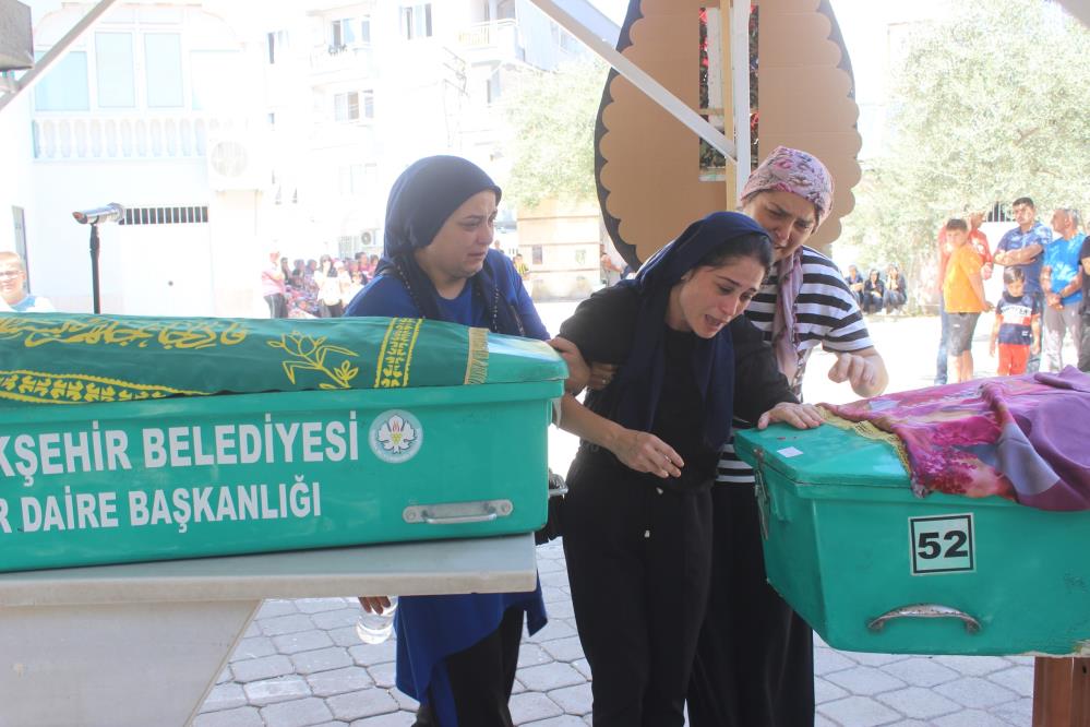 Babaları tarafından öldürülmüşlerdi, Manisa'da son yolculuklarına uğurlandılar