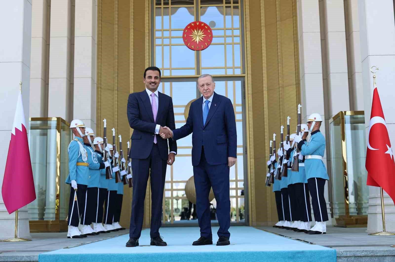 Cumhurbaşkanı Erdoğan, Katar Emiri Şeyh Temim Bin Hamed Al Sani ile Cumhurbaşkanlığı Külliyesi'nde bir araya geldi.