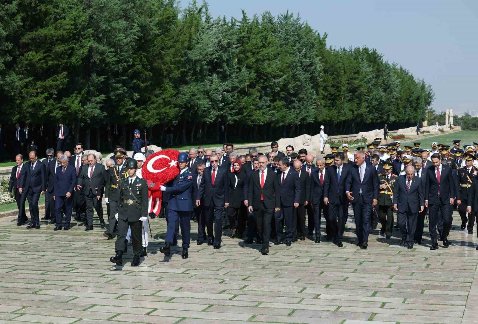 Erdoğan, 30 Ağustos dolayısıyla Anıtkabir'i ziyaret etti