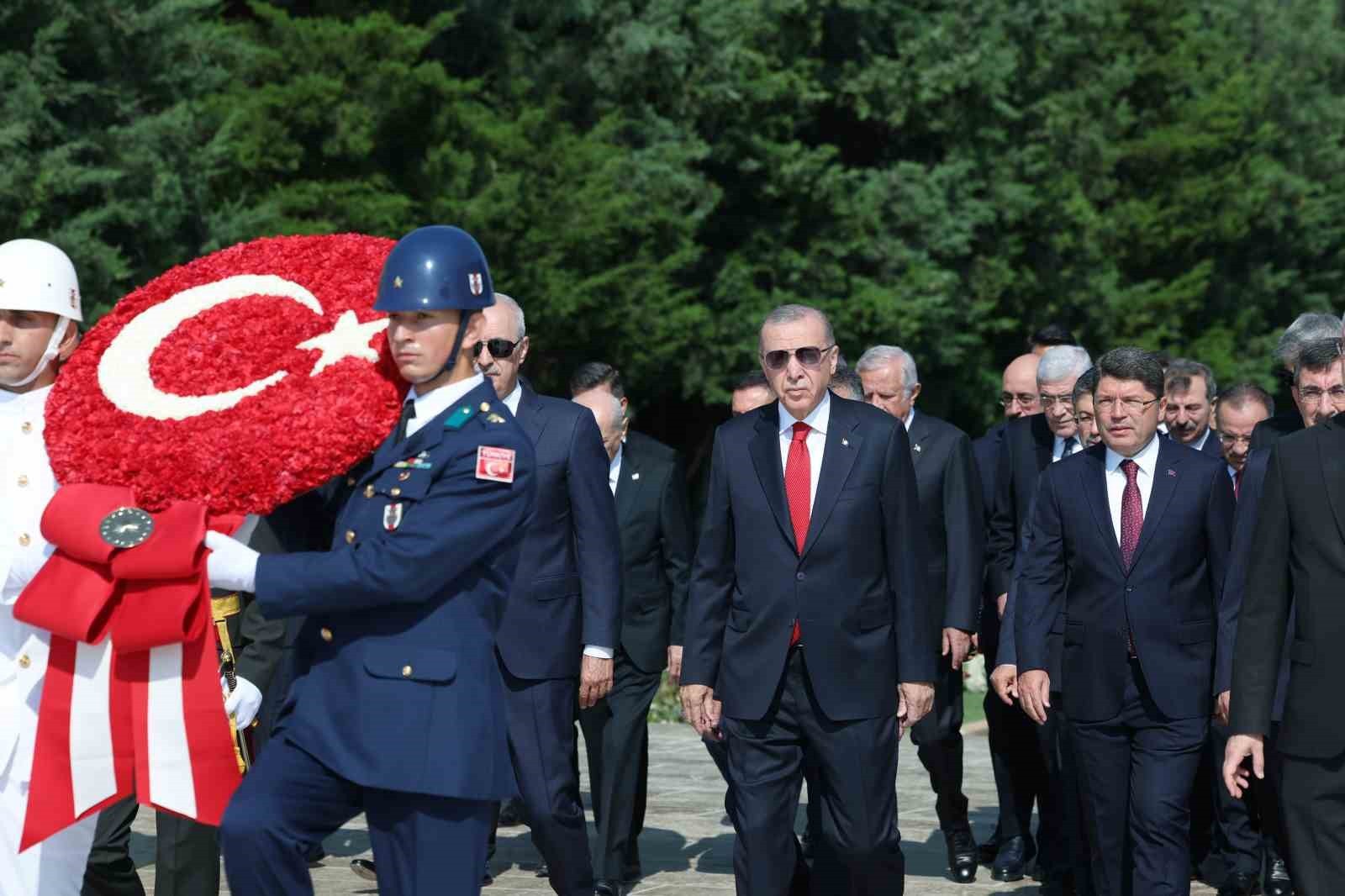 Erdoğan, 30 Ağustos dolayısıyla Anıtkabir'i ziyaret etti