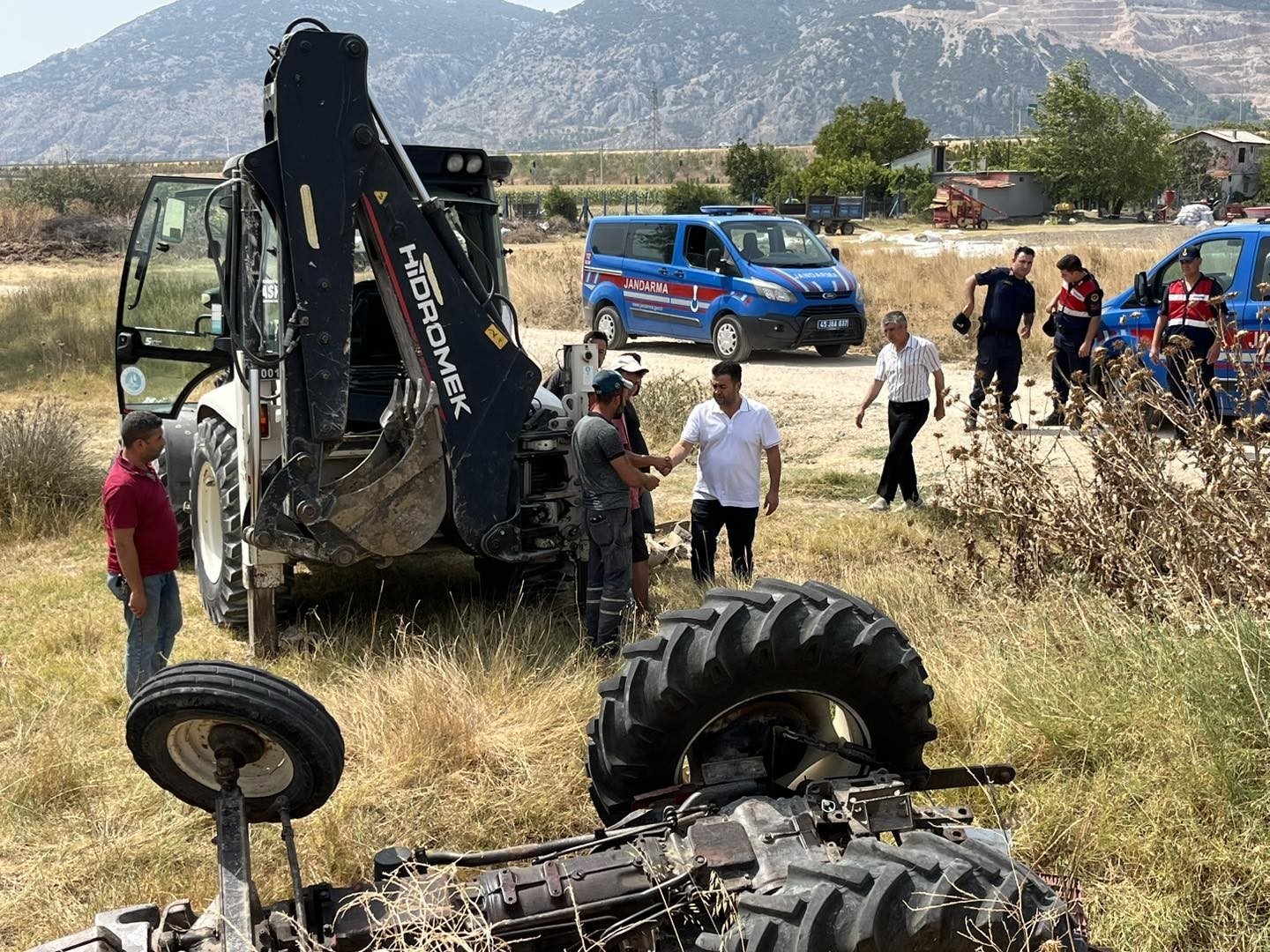 Manisa'da feci kaza! Traktör şarampole devrildi: 1 ölü