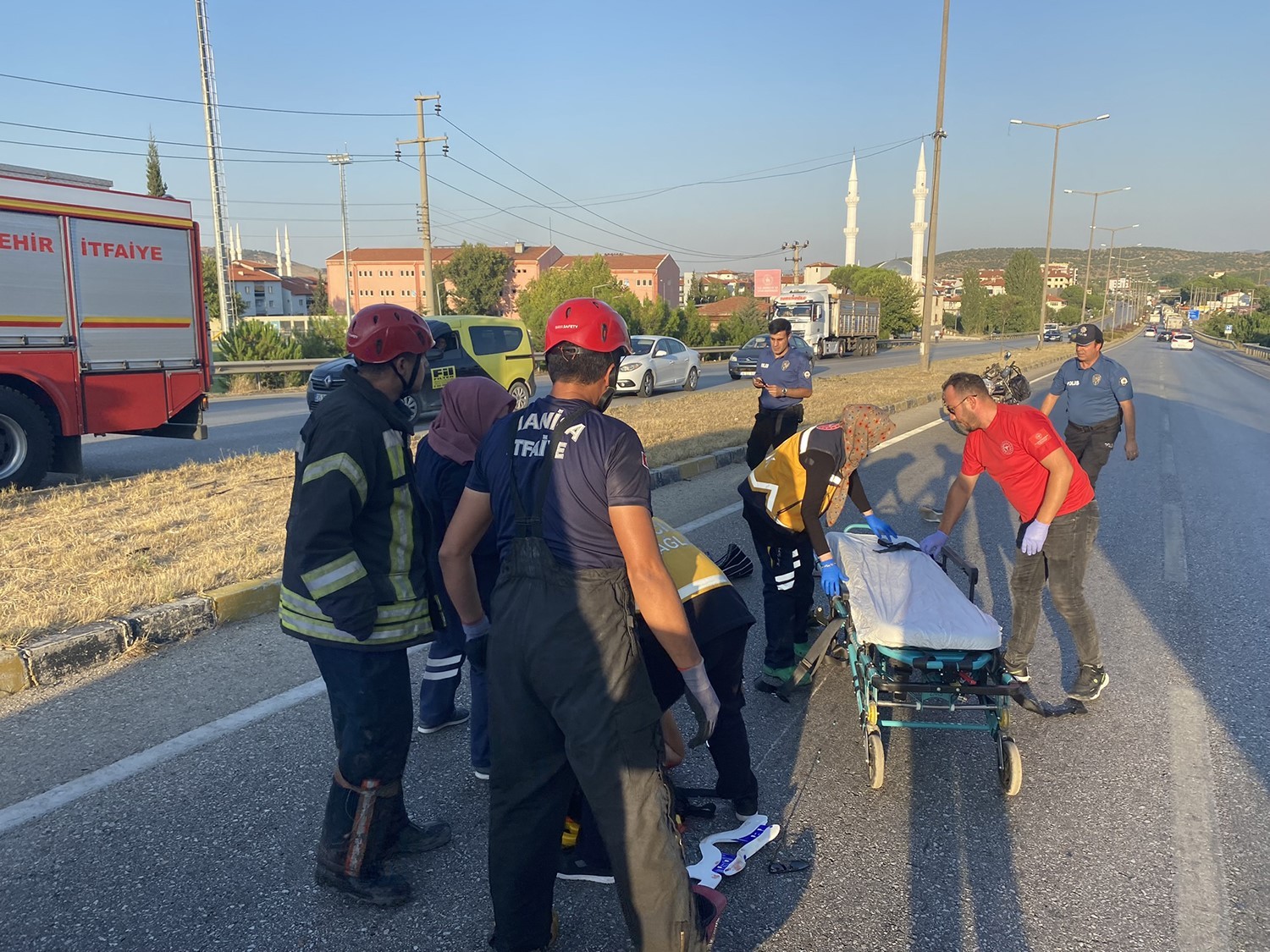 Manisa'da motosiklet devrildi: 1 yaralı