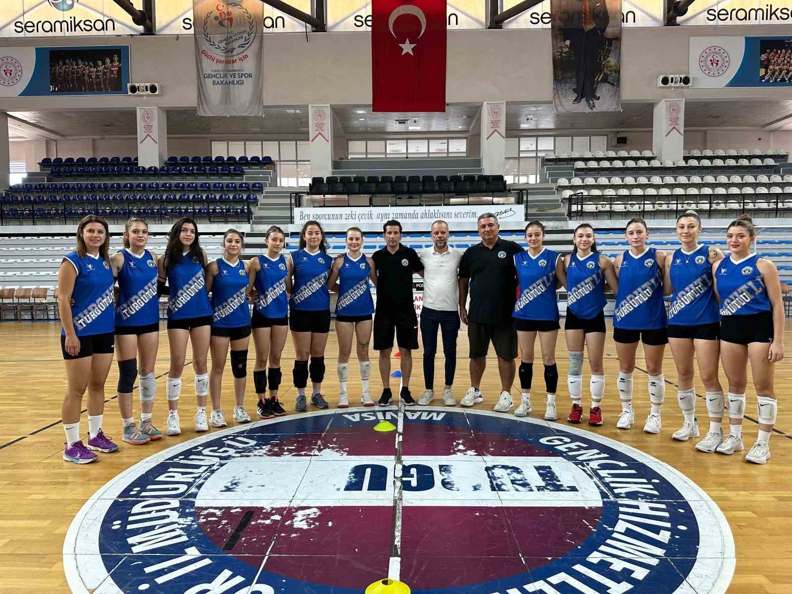 Turgutlu Belediyesi Kadın Voleybol Takımı antrenmanlara başladı