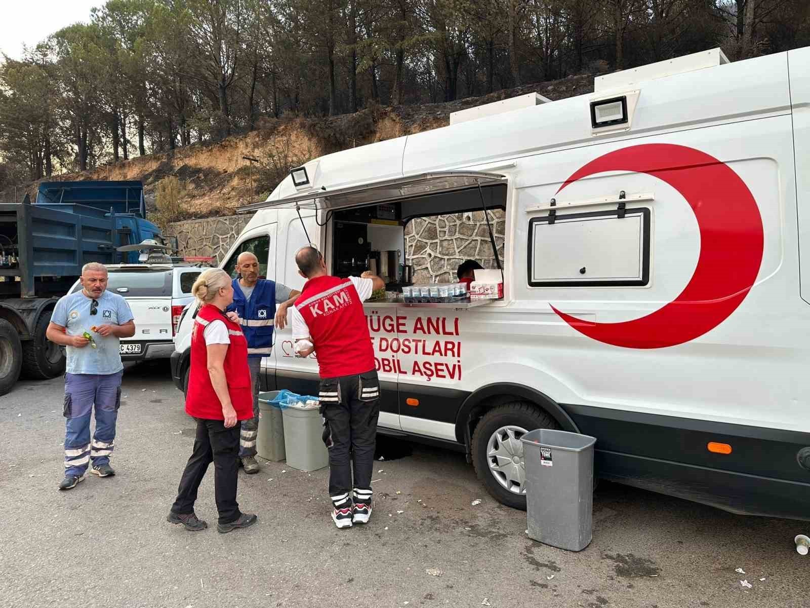 Türk Kızılay'dan orman yangınlarının devam ettiği illere destek