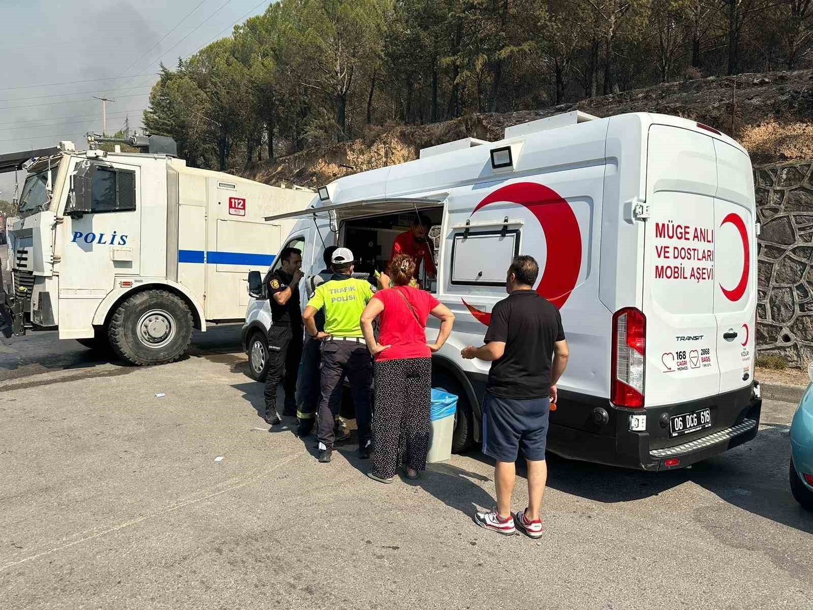 Türk Kızılay'dan orman yangınlarının devam ettiği illere destek