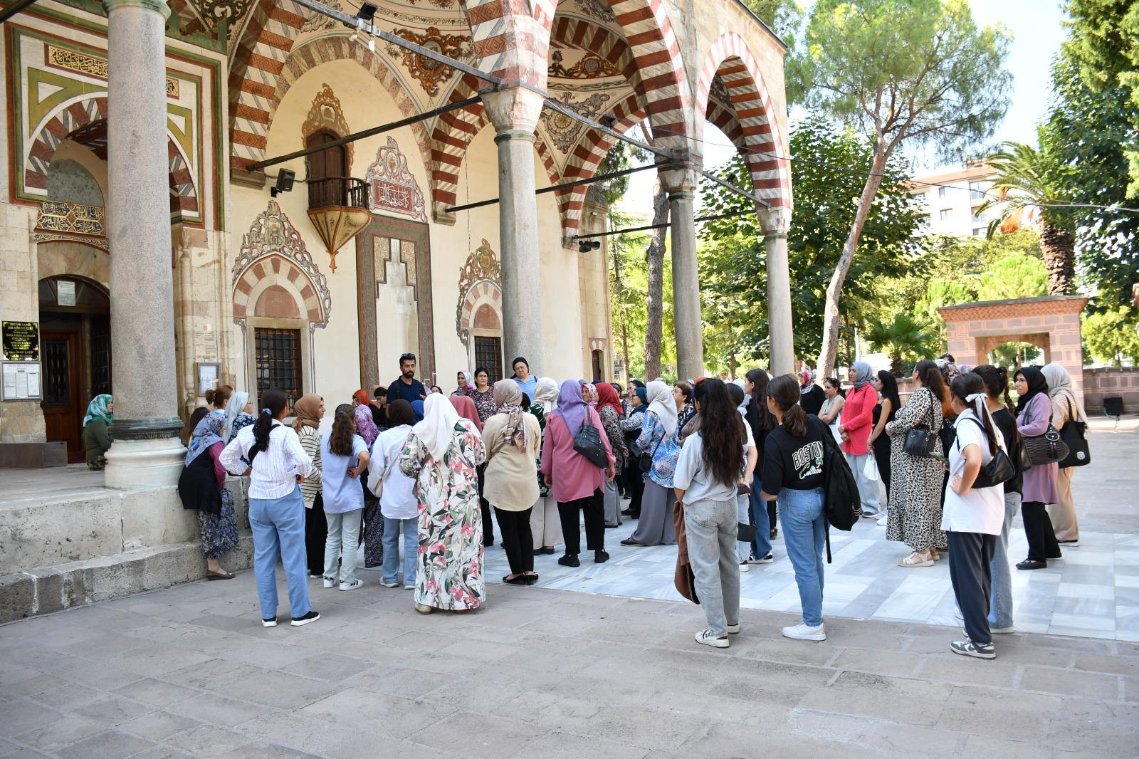 'Adım Adım Manisa' projesiyle kadınlar tarihine yolculuk etti