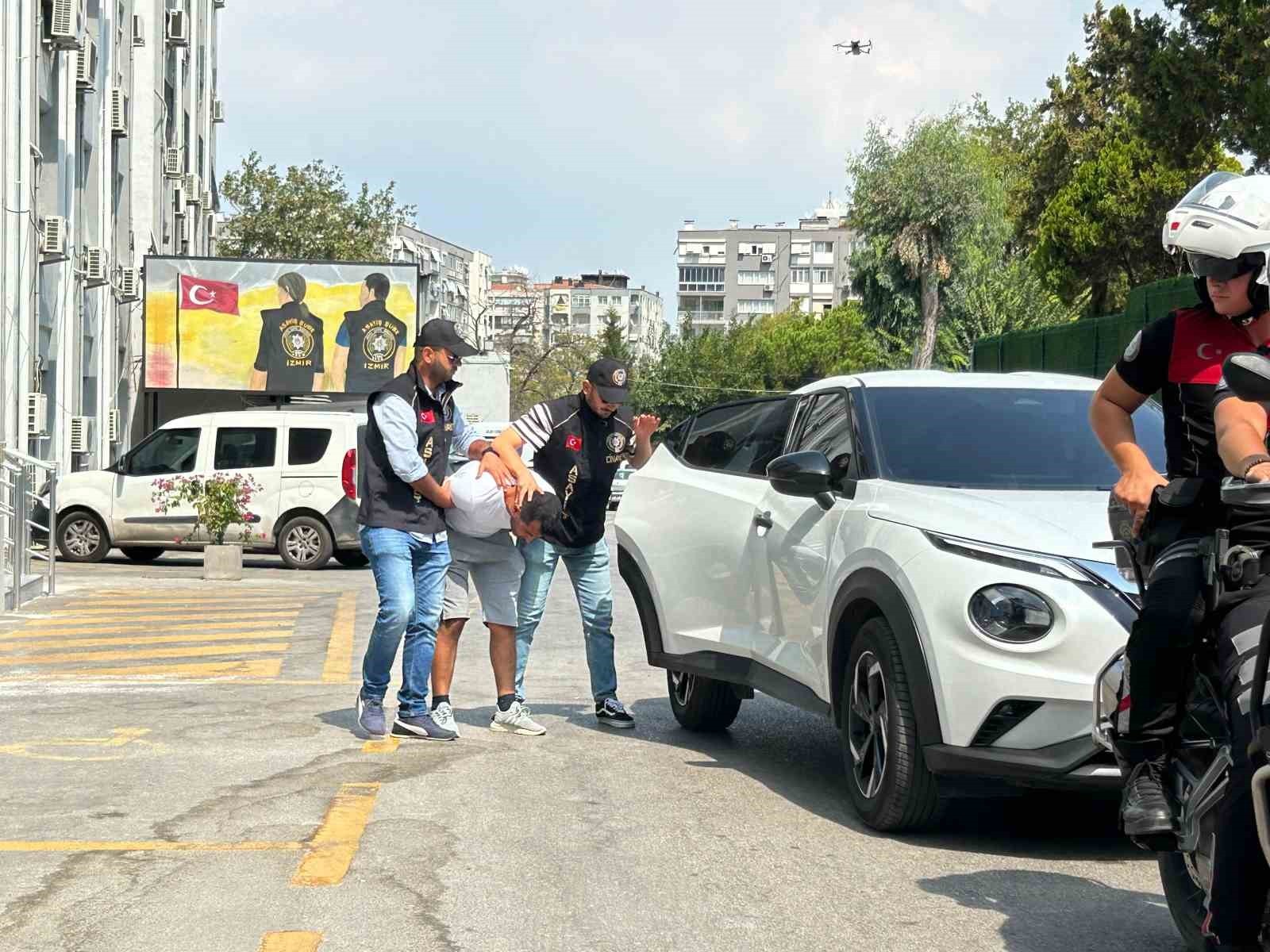 2 kişiyi öldürüp 3 kişiyi de yaralayan caninin görüntüleri ortaya çıktı!