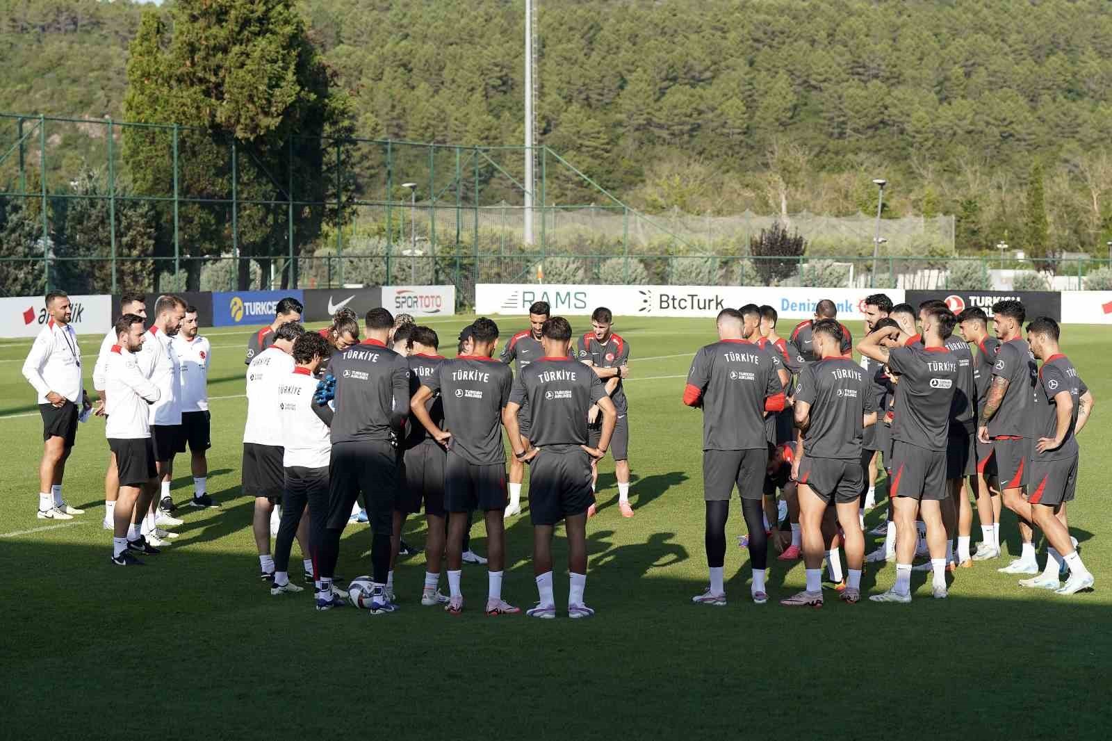 A Milli Futbol Takımı, Galler maçı hazırlıklarına devam etti