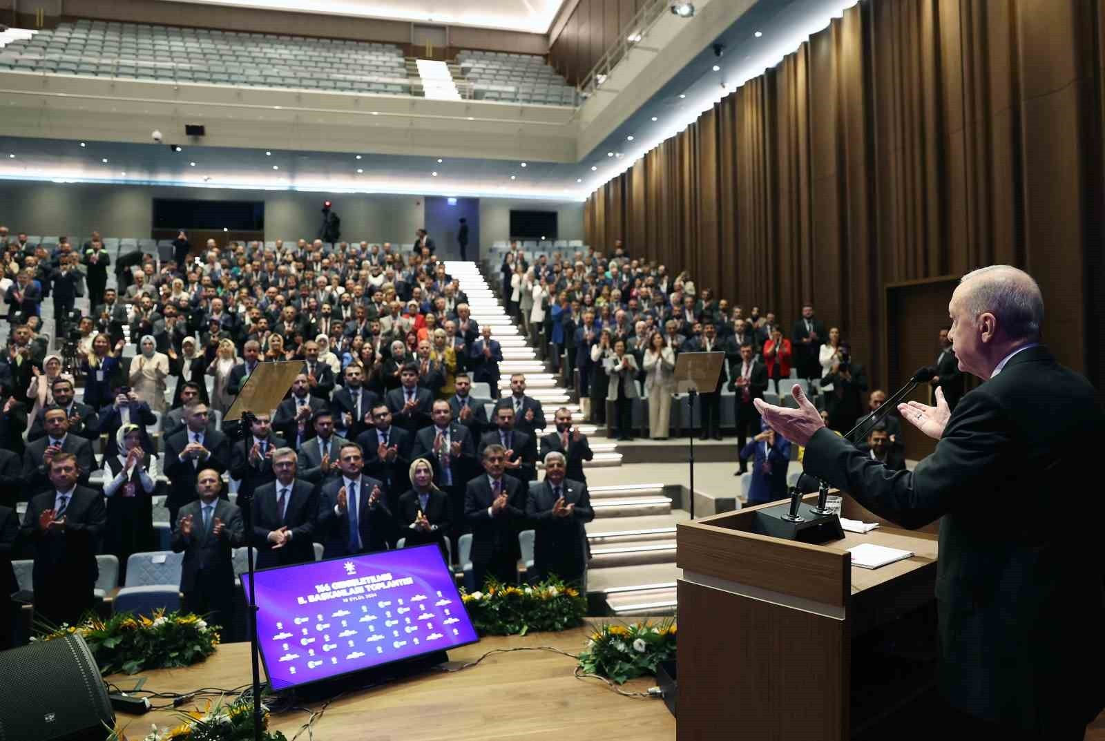 Erdoğan: "CHP lideri Özel'in millete bir özür borcu olduğuna inanıyoruz"