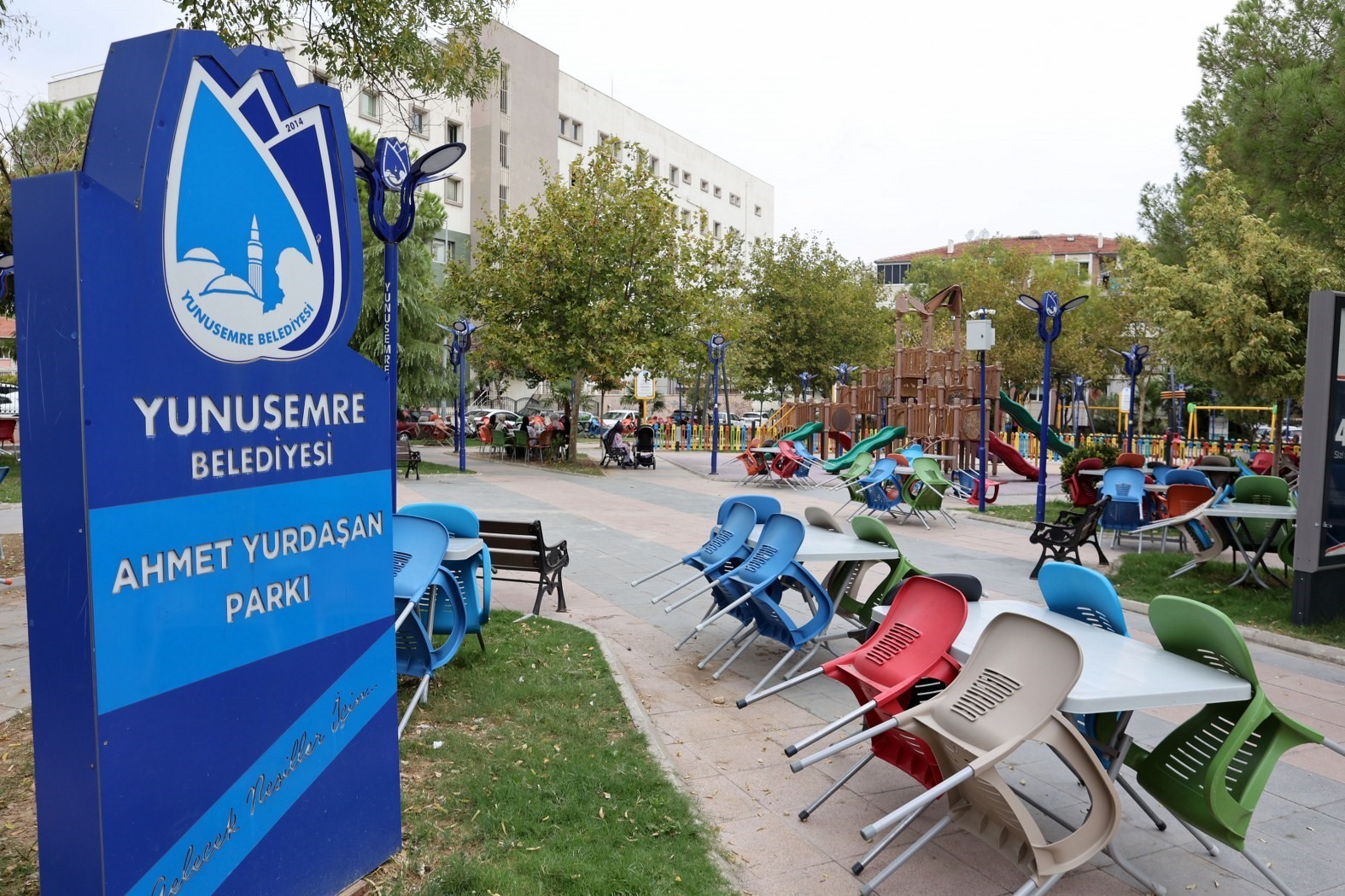 Manisa'da parklara bakım onarım çalışması