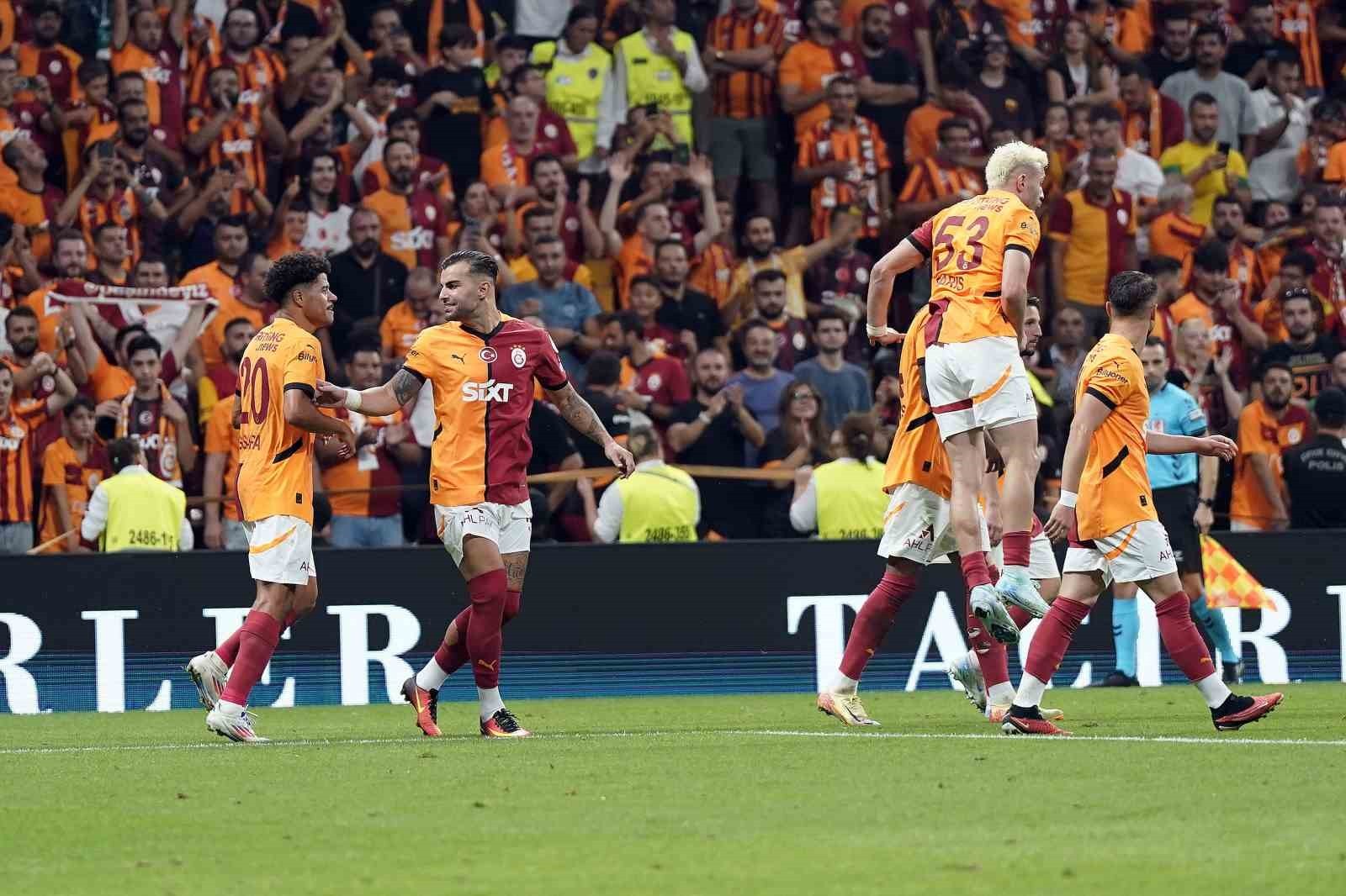 Trendyol Süper Lig: Galatasaray: 5 - Çaykur Rizespor:0 (Maçtan Kareler)