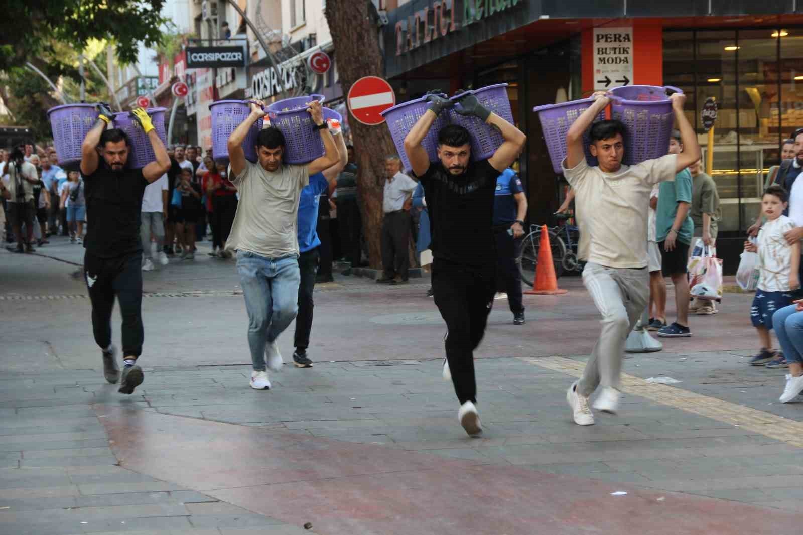 Üzüm Festivali renkli görüntülere sahne oldu