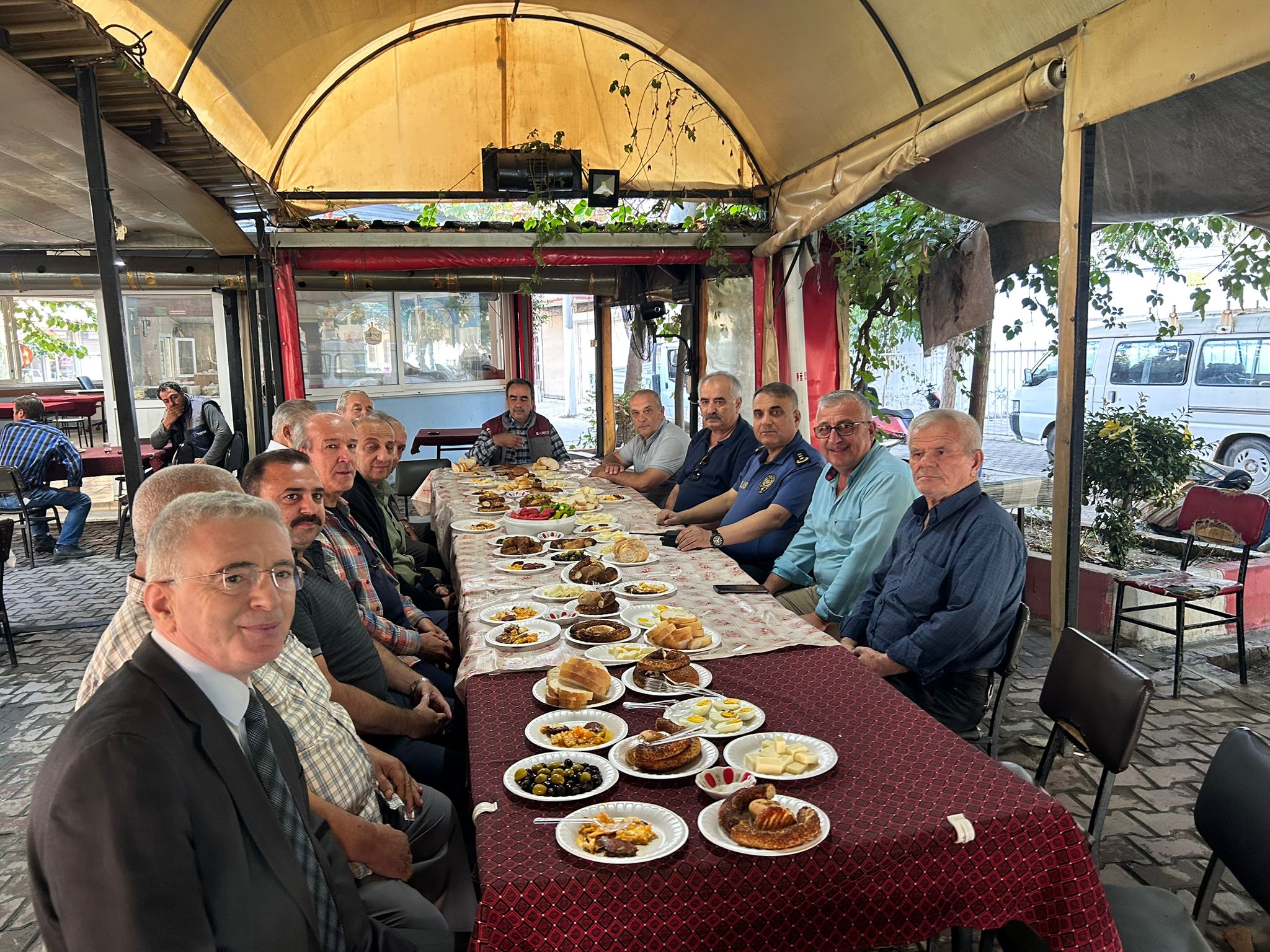 Muhtar Turhan, İlçe Emniyet Müdürü Dursun'u kahvaltıda ağırladı