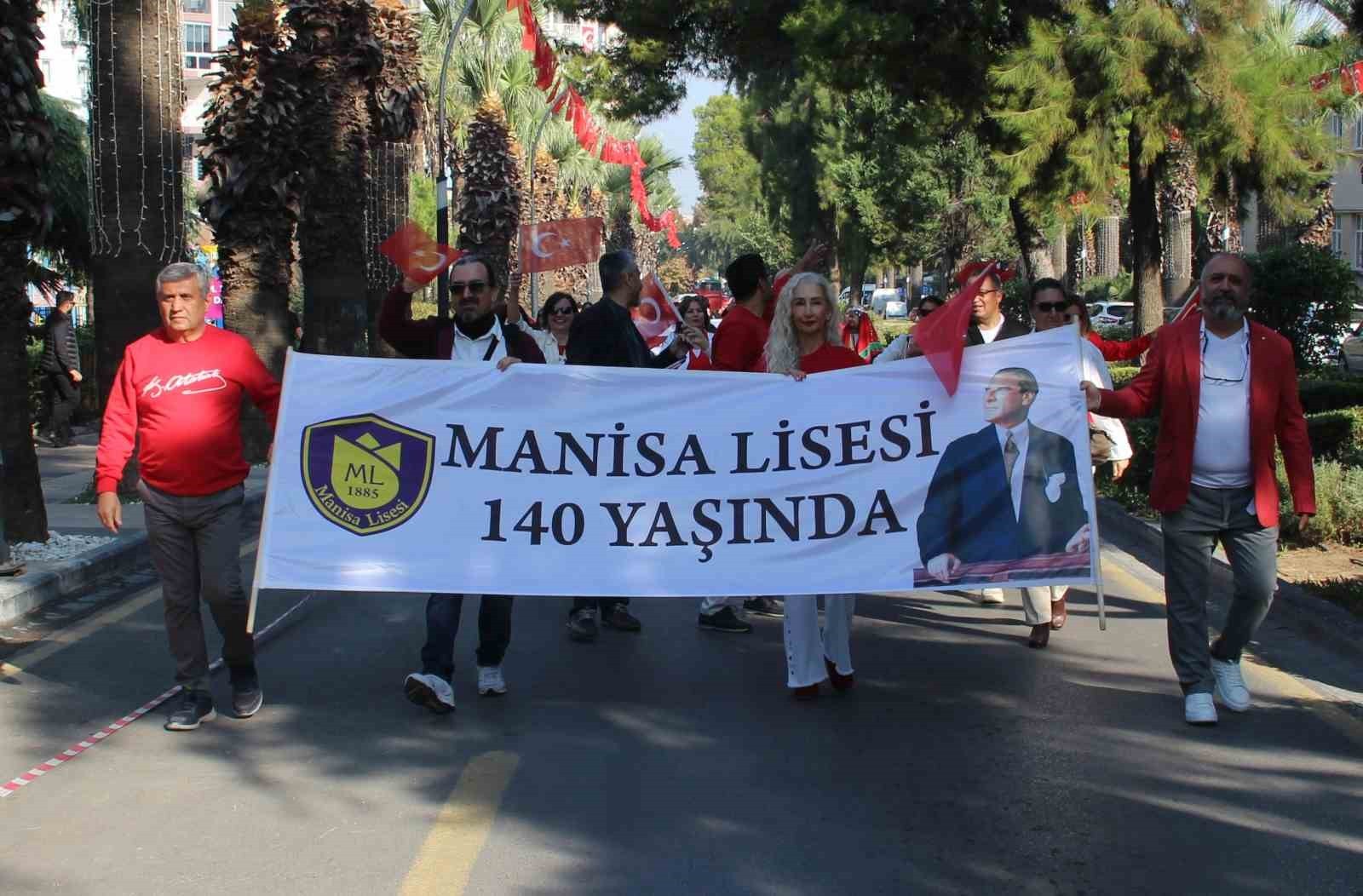 Manisa Lisesi 140. yaşını ve Cumhuriyet'in 101. yaşını kutladı