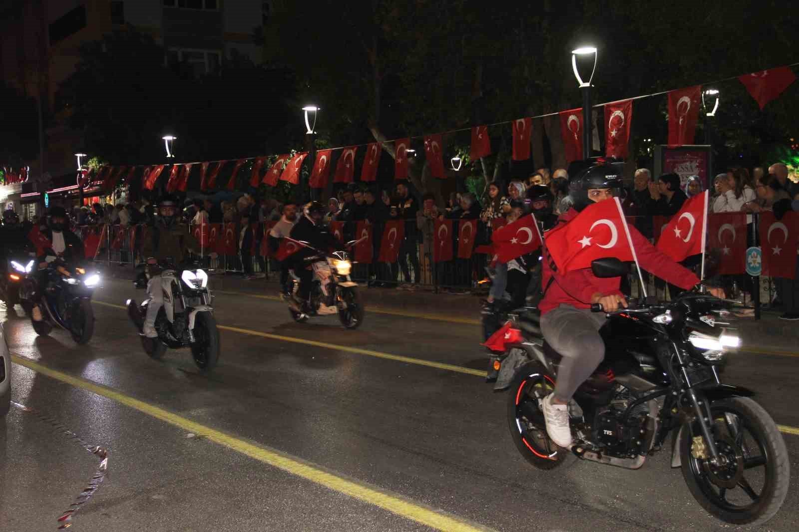 Manisa'da Fazıl Say ve Serenad Bağcan rüzgarı esti