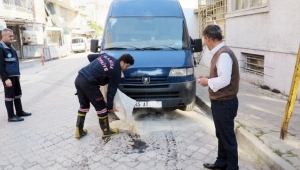 Karter kapağı açık unutuldu, yağlar yola döküldü