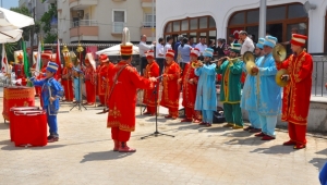 Hacı Ramazan Cami mehteranla ibadete açıldı