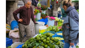 Sonbaharın son günlerinde Alaçatı pazarı