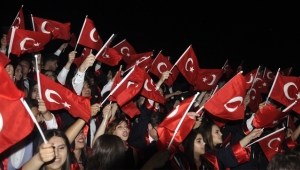 Final Lisesi öğrencileri mezuniyet töreninde coştu