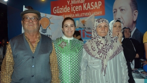 Ak Parti adayı Güzide İçen’in seçim stantına yoğun ilgi