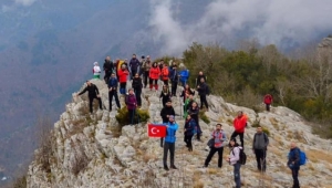 Turdak dağcıları Spil Dağı’na kayalıklardan tırmandı