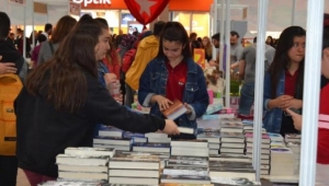 İlk kez açılan kitap fuarına yoğun ilgi