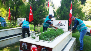 Hükümlülerden şehitlik temizliği ve bakımı