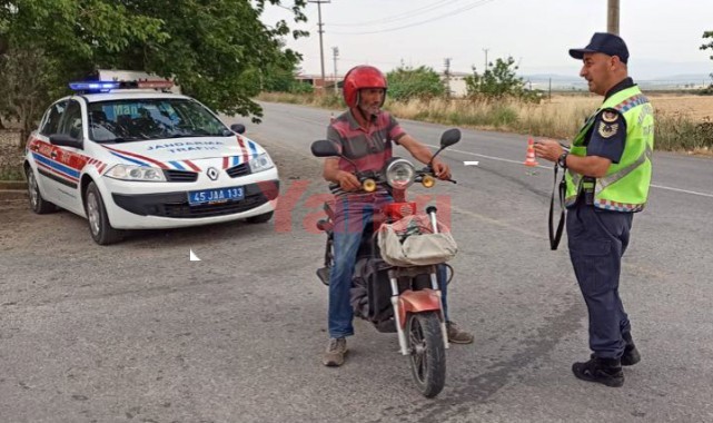 Jandarmadan Motosiklet Ve Motorlu Bisiklet Denetimi: 301 Sürücüye Ceza ...