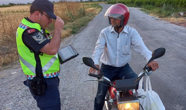 Jandarmadan Motosiklet Ve Motorlu Bisiklet Denetimi: 301 Sürücüye Ceza ...