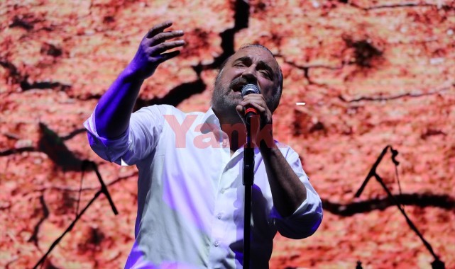 Volkan Konak, Manisa'da konser verdi